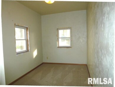 324 Willard Ave, Lincoln, IL 62656 - photo 5