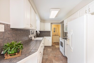 2529 Thomas -7