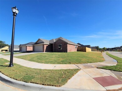 112 Clover Cir, Weatherford, TX 76086 - photo 2