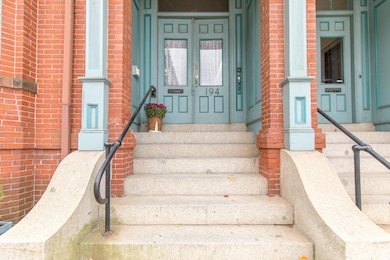 194 High St #3