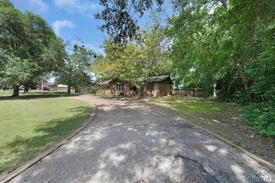 View of front facade featuring driveway