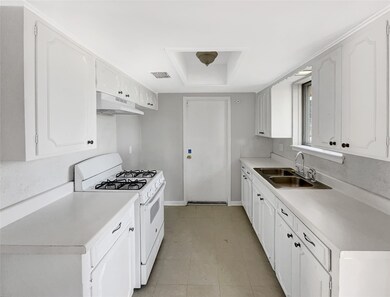 10326 Woodwick St, Houston, TX 77016 - photo 4