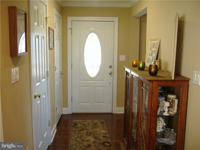 364 Appletree Dr, Levittown, PA 19055 - photo 4