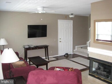 9249 Cardinal Forest Ln unit 201, Lorton, VA 22079 - photo 6