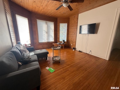 1423 Pershing Blvd, Clinton, IA 52732 - photo 5