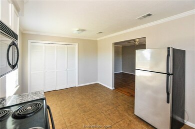 2100 Southwood Dr unit 24, College Station, TX 77840 - photo 7