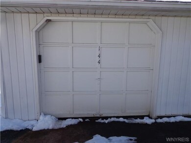 Parking Lot/Garage
