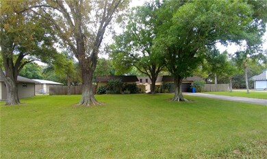 8220 W Crenshaw St, Tampa, FL 33615 - photo 2