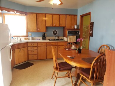 3308 G Ave NW, Cedar Rapids, IA 52405 - photo 3