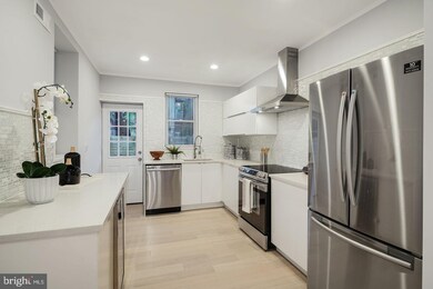 2040 Tasker St, Philadelphia, PA 19145 - photo 4