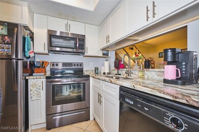 5832 Vancouver Cir unit 2, Fort Myers, FL 33907 - photo 2