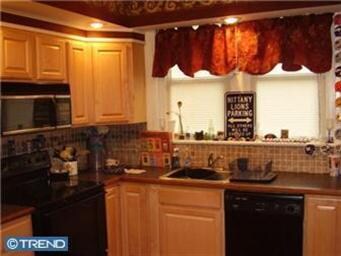 525 E 4th St, Boyertown, PA 19512 - photo 2