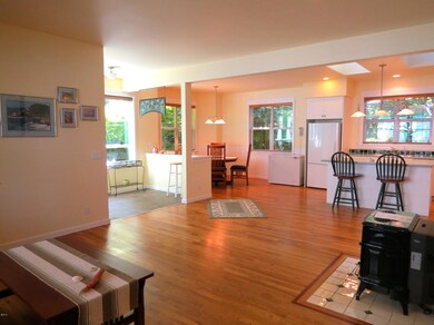 Livinroom & Rear Entry