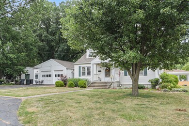 605 S Indiana St, Tuscola, IL 61953 - photo 2