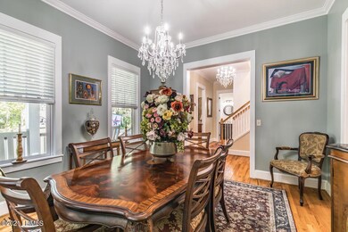 5 Formal dining