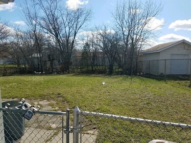 17211 Peach Grove Ln, Hazel Crest, IL 60429 - photo 2