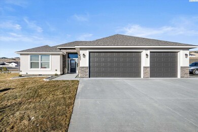 7118 W 28th Place, Kennewick, WA 99338 - photo 2