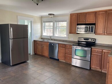 20 Amherst St unit 2nd floor, Milford, NH 03055 - photo 2