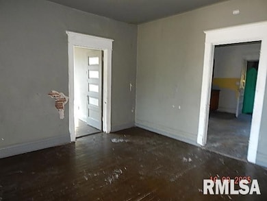 1410 W 4th St, Davenport, IA 52802 - photo 6