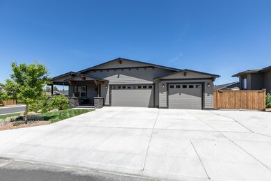 4667 SW Zenith Ave, Redmond, OR 97756 - photo 2