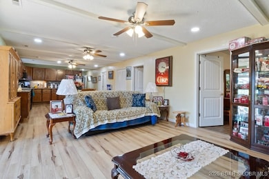 LIVING ROOM AREA