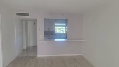 1638 Embassy Dr unit 406, West Palm Beach, FL 33401 - photo 5