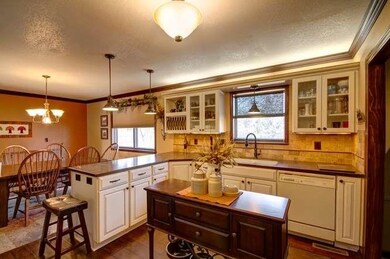 Lots of storage with these cabinets!