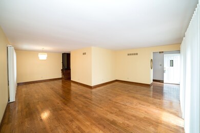 4224 Pinewood Ln, Matteson, IL 60443 - photo 2