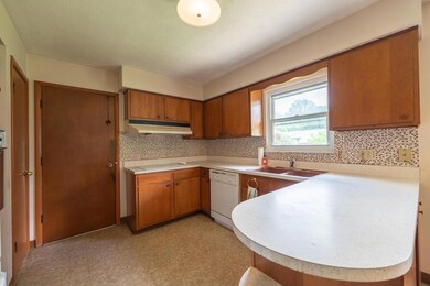 1044 Parkleigh kitchen 1