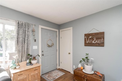 350 E Creston Ave, Des Moines, IA 50315 - photo 4