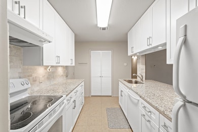 This updated kitchen is perfect for everyday life as well as entertaining family and friends!

