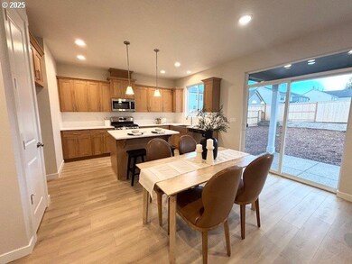 322 W 17th St, Lafayette, OR 97127 - photo 3