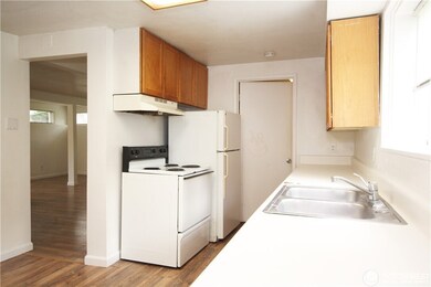 2413 SW Graham St, Seattle, WA 98106 - photo 6