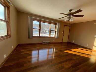 210 N Elm St, La Crescent, MN 55947 - photo 4