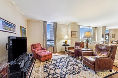 LIVING ROOM (28'x13') Renovations in 2014 included