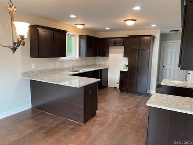 21600 Elmway St, Clinton Township, MI 48035 - photo 6