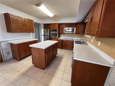 581 Getz Rd, Pen Argyl, PA 18072 - photo 5