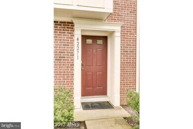 42271 St Huberts Place, Chantilly, VA 20152 - photo 3