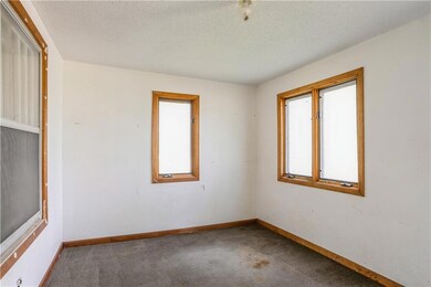 1717 Leland Ave, Des Moines, IA 50315 - photo 2