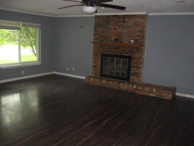 207 E Russell Ave, Bonham, TX 75418 - photo 4