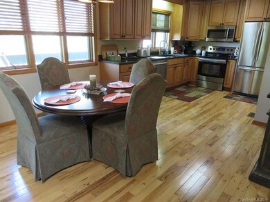 Dining & Kitchen