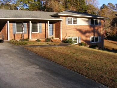 428 Holloway St, Walhalla, SC 29691 - photo 3