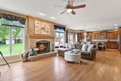 549 W Gladys Ave, Elmhurst, IL 60126 - photo 4