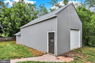 27 Maple St, Gettysburg, PA 17325 - photo 2