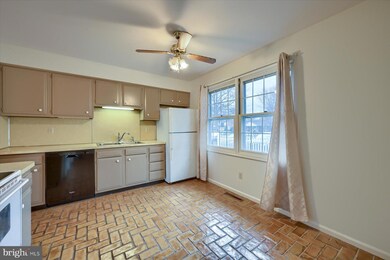 929 E Maple St, Palmyra, PA 17078 - photo 4