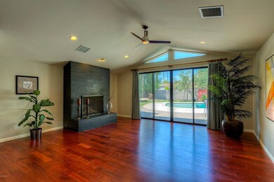 008_Family Room