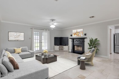 24-web-or-mls-Living room