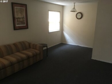 8347 N Swenson St, Portland, OR 97203 - photo 4