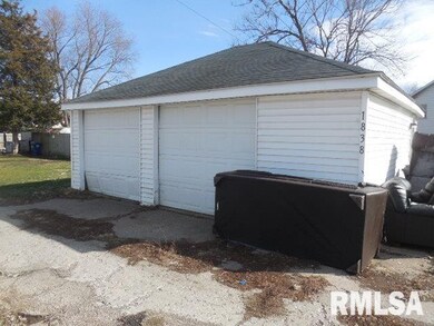 1838 W 4th St, Davenport, IA 52802 - photo 2