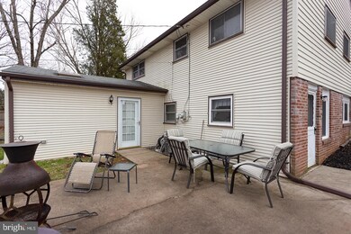 1051 Wayfield Dr, Norristown, PA 19403 - photo 3